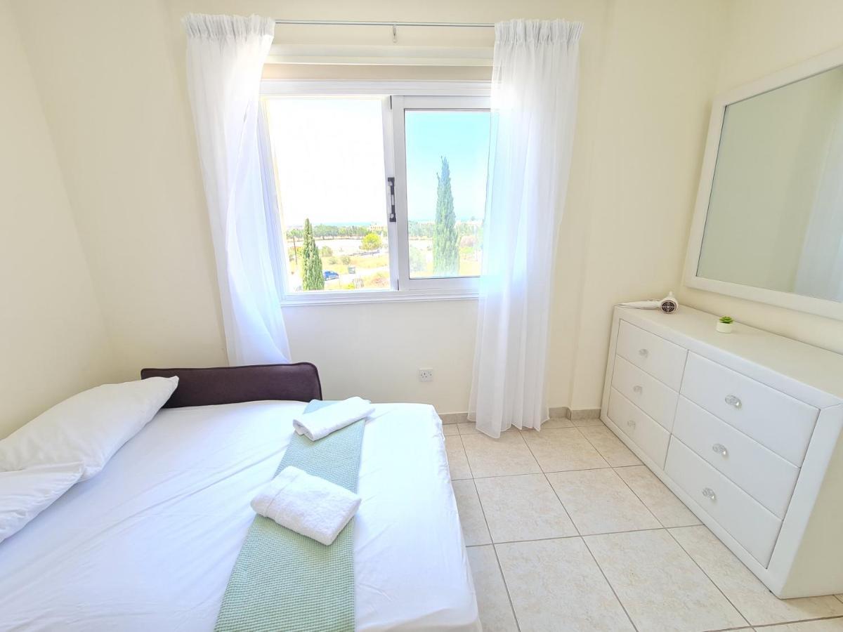 Stunning Views' Apartment With Pool Paphos Exterior foto