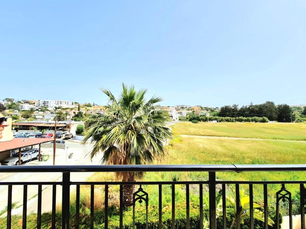 Stunning Views' Apartment With Pool Paphos Exterior foto