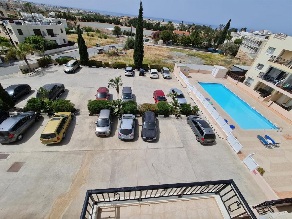 Stunning Views' Apartment With Pool Paphos Exterior foto